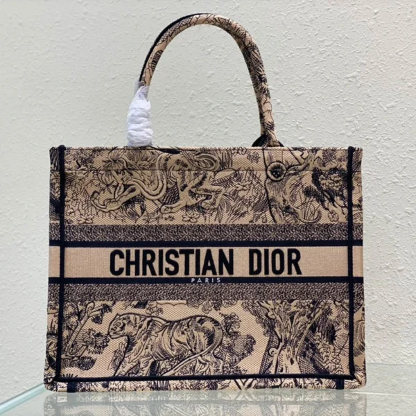 Book Tote Handbag Size: 36 x 27.5 x 16.5 cm