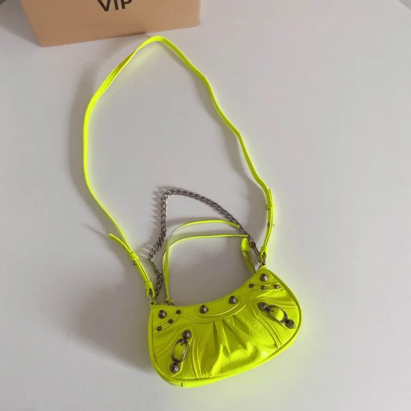 Crossbody bag Size: 20*11*4CM