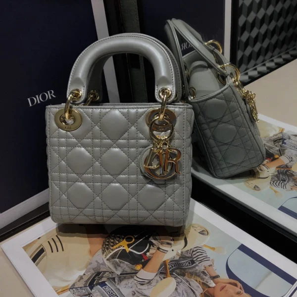 Classic size:17155cm Colour scheme: pearl grey