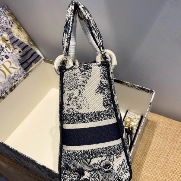 Lady 5-panel embroidery Size: 24 x 20 x 11 cm