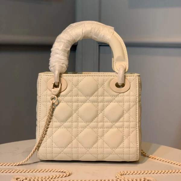 lady 17cm frosted white Size: 17*7.5*14.