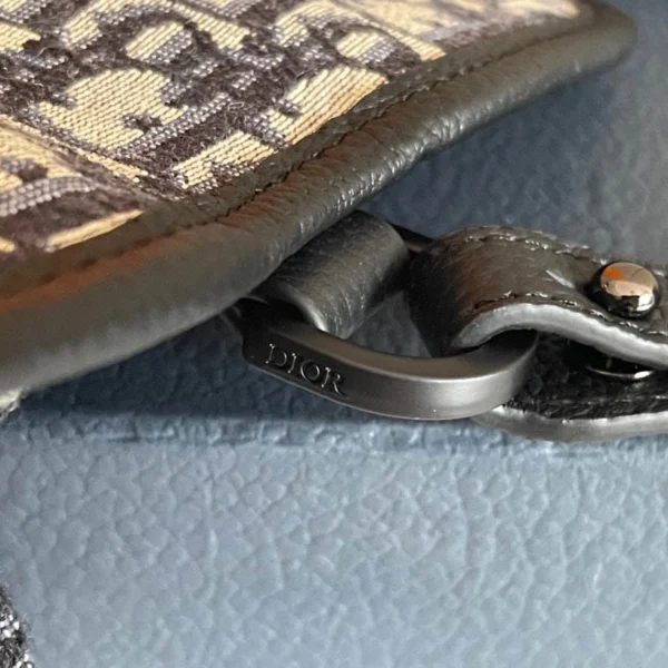 Gallop Messenger Bag Size: 20.5*16*5 cm