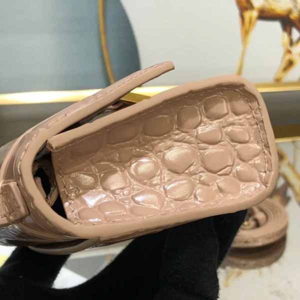 Balenciaga Model: LG0115 Size: 11.5x14x4.5cm