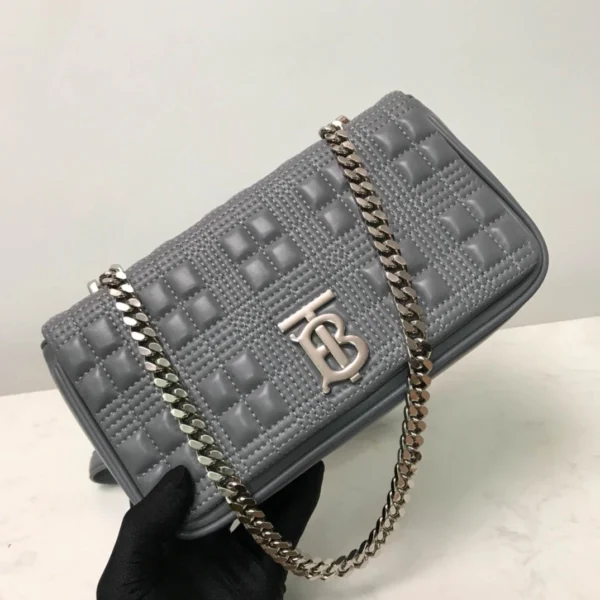 Lola bag Size:W23 x H13 x D6cm Code:650678