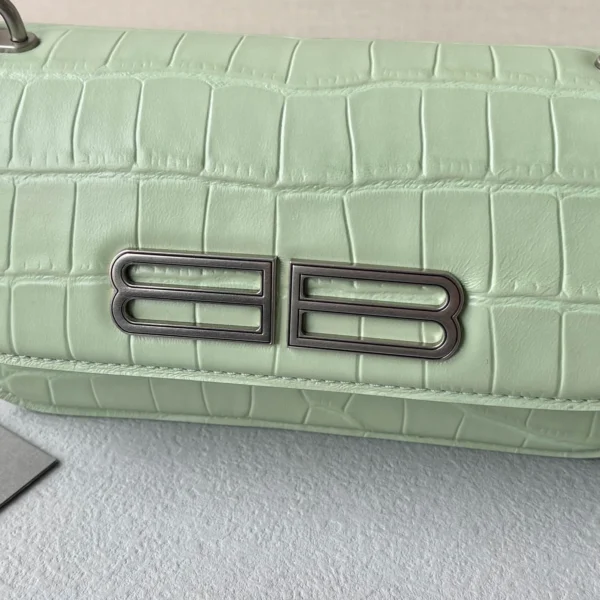 Crossbody Bag Size: 19✖️10✖️7cm