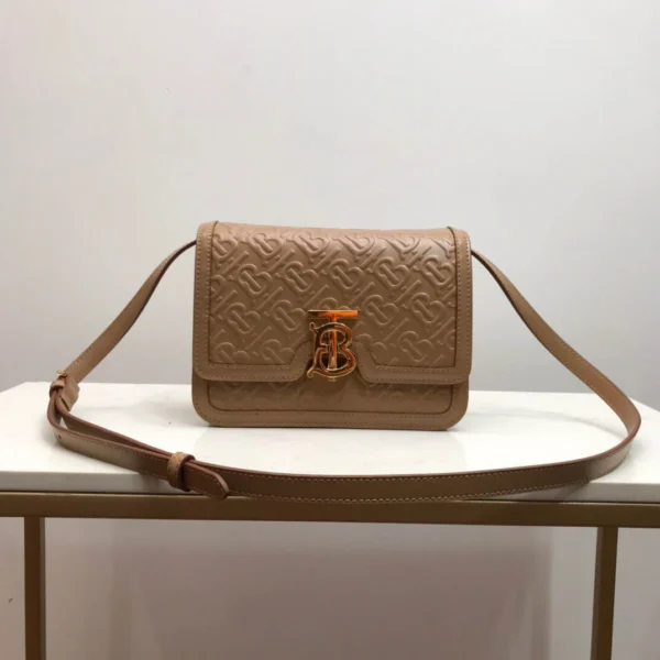 Shoulder bag Size:W21 x H16 x D6cm Code:700123