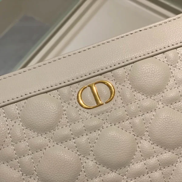 CARO woc zipped clutch size:19x14x3 model:5106