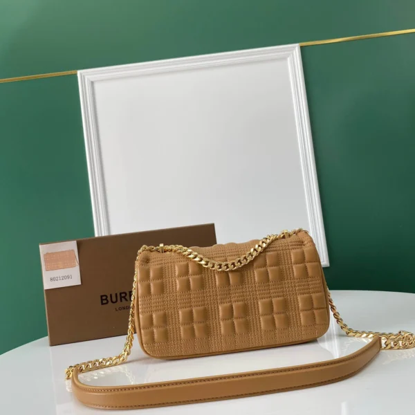 Lola bag Size:W23 x H13 x D6cm Code:650678