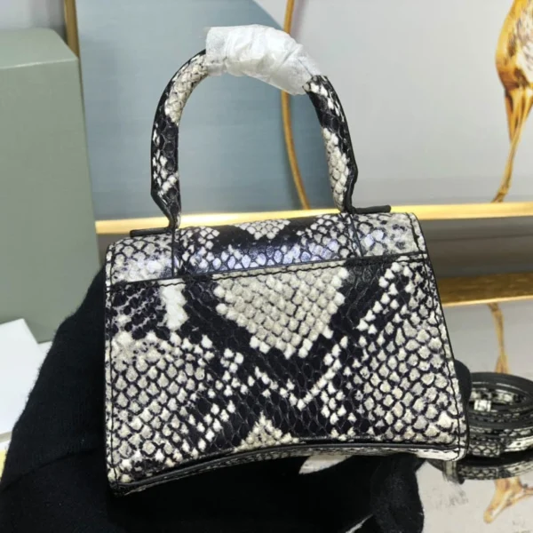 Parisienne Model: LG0115 Size: 11.5x14x4.5cm