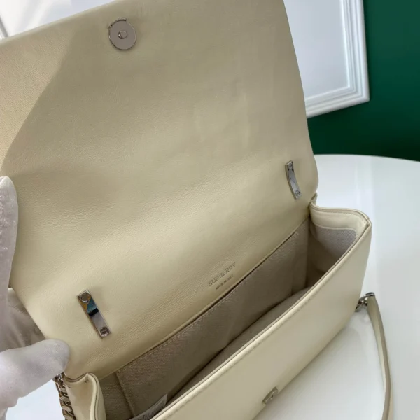 Lola bag Size:W23 x H13 x D6cm Code:650678