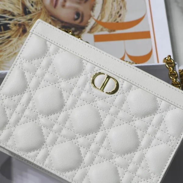 Caro Collection No. 7002 White size: 19 x 14 x 3 cm