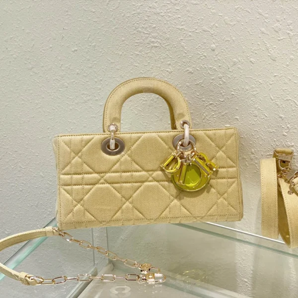 Lady Collection Denim Handbag Size: 26 x 13.5 x 5 cm Model: M0540