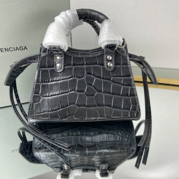 Balenciag* Neo Classic Biker Bag Size: 18