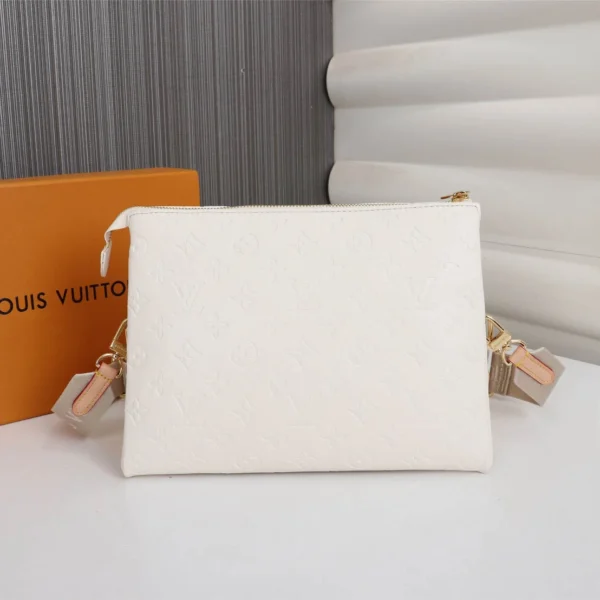 Louis Vuitton Model: 57790 Size: 26x20x12cm