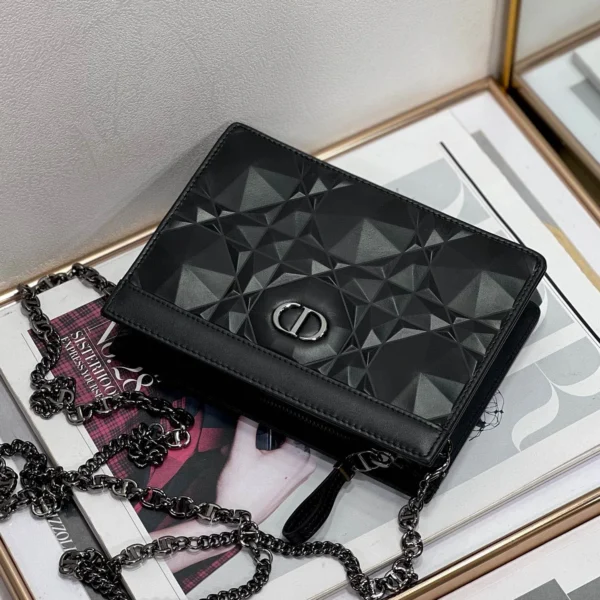 Caro Collection Diamond Chain Clutch Size: 19x14x3cm