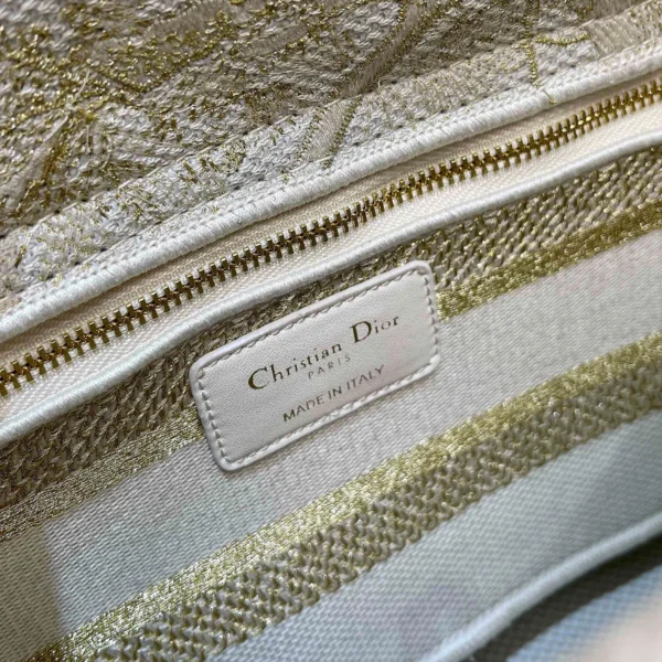 Lady D-Lite 5-panel embroidery Size: 24 x 20 x 11 cm