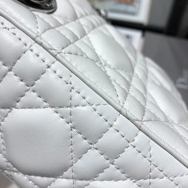 Classic size:17155cm Colour scheme:white